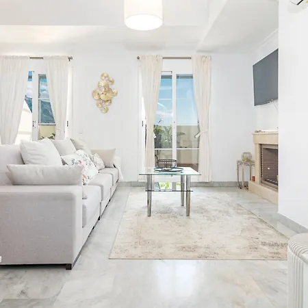 Sat25i Penthouse With Sea Views In Nueva Andalucia דירה מארבלה
